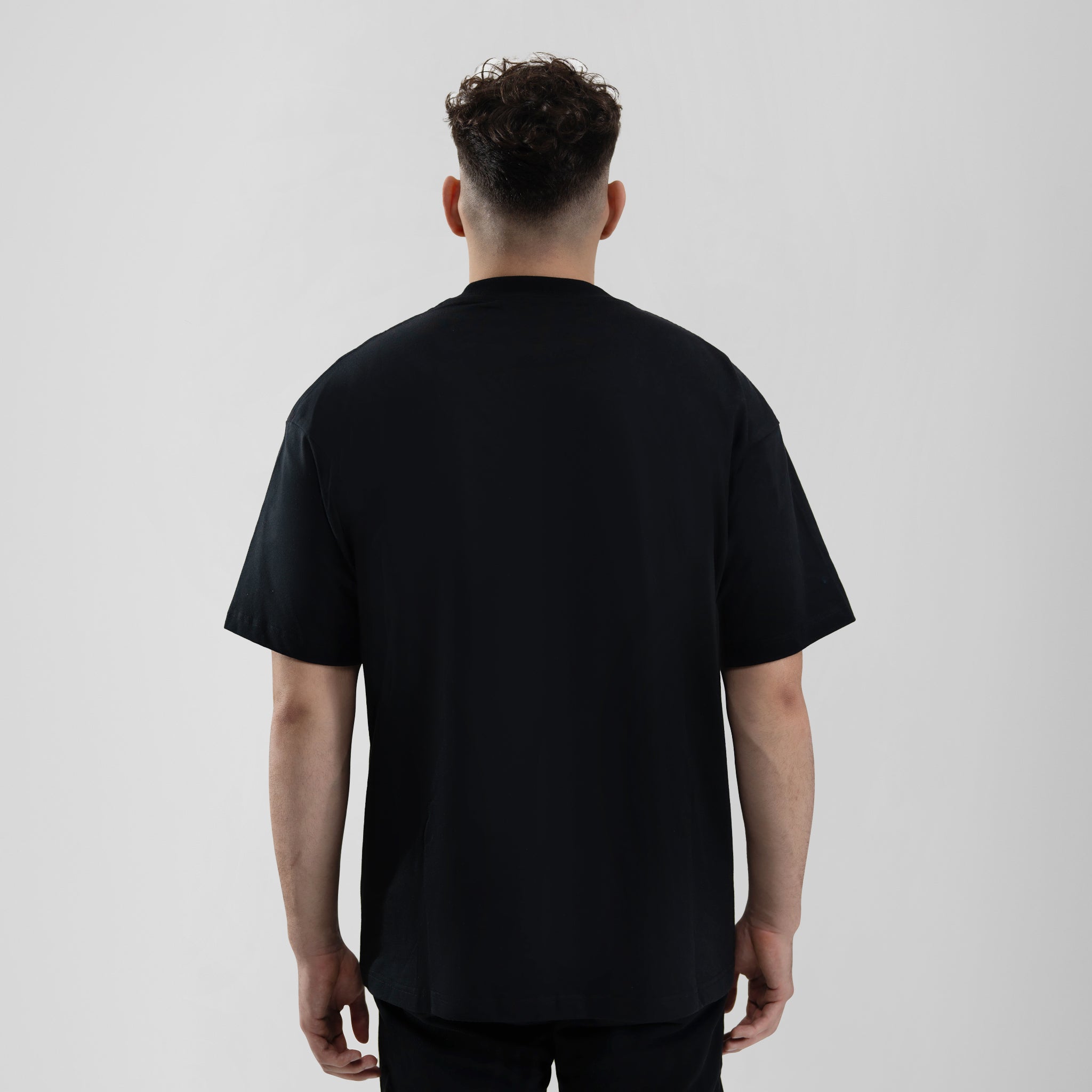 Model with Voclain T-Shirt Black Timless Chic 